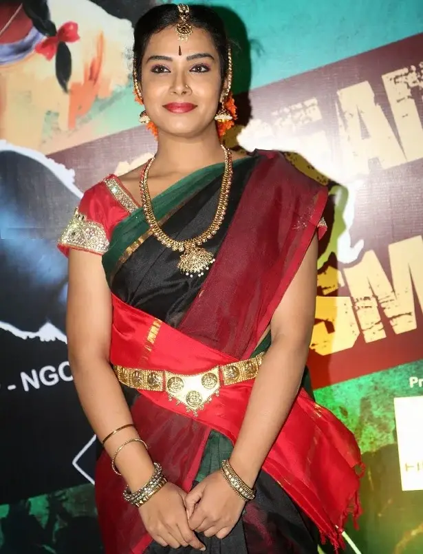 INDIAN TELEVISION ACTRESS HARI TEJA IN RED SAREE 6